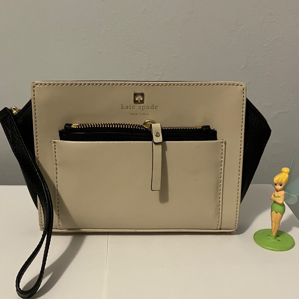 Kate Spade Black and Cream Wristlet